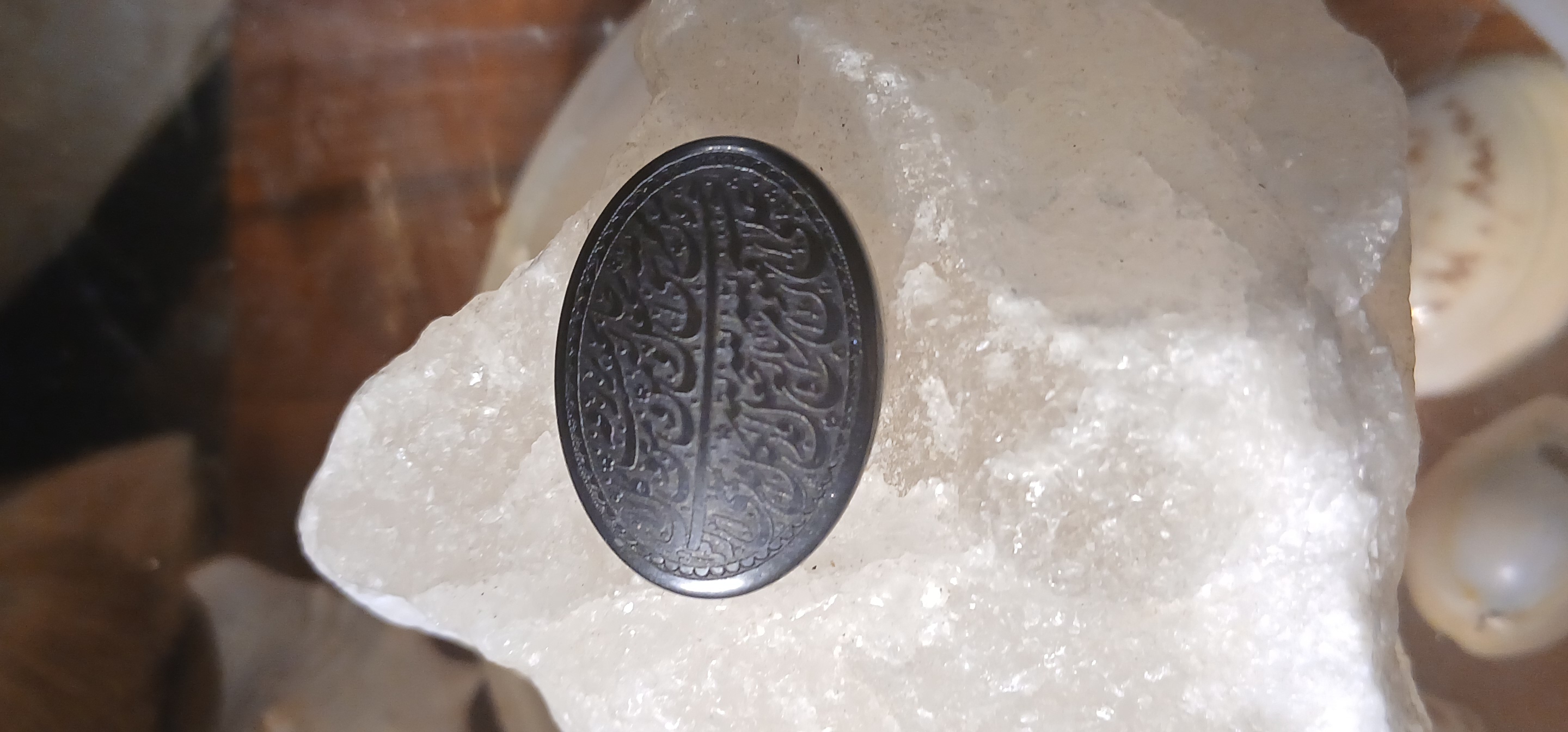 نگین حدید خطی